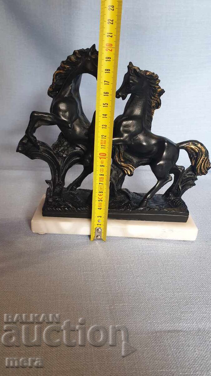 Beautiful plastic composition on a horse - 7