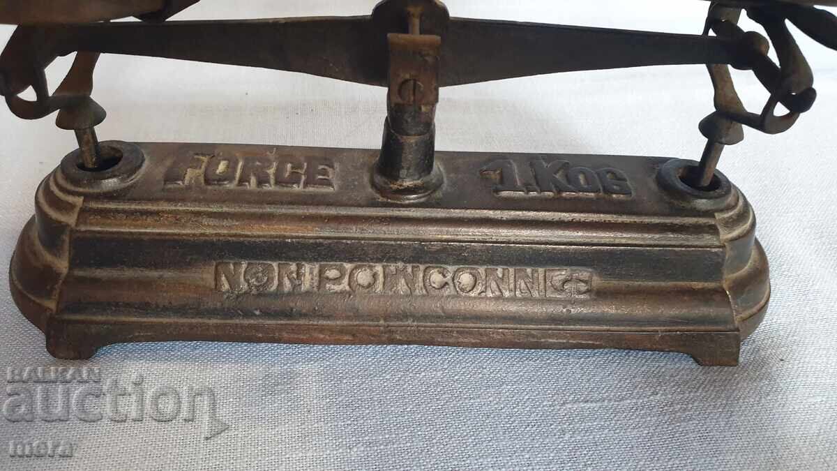Antique cast iron Roberval type balance scale with price 120.00 BGN | € 61.36