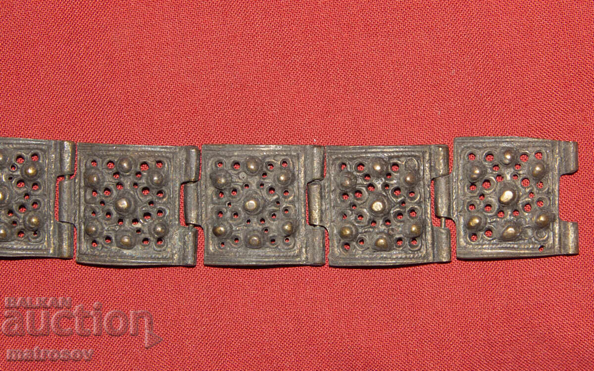 Delivery of Old Traditional Bracelet Jewelry Bronze