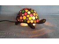 Mnogotsvetna nastolna lampa kostenurka tip  "Tifani"