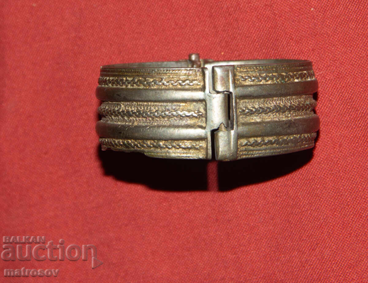 Παλαιό παραδοσιακό ασημένιο βραχιόλι κόσμημα με τιμή 150.00 BGN | € 76.69