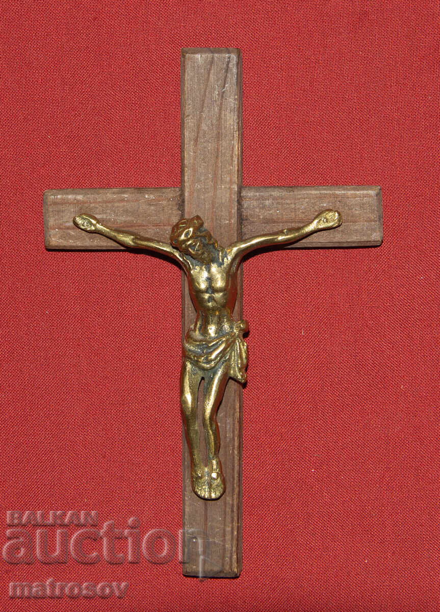 Cruce din lemn, răstignire cu detalii din alamă