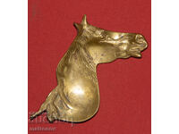 Veche cupă de alamă, decorație cap de cal