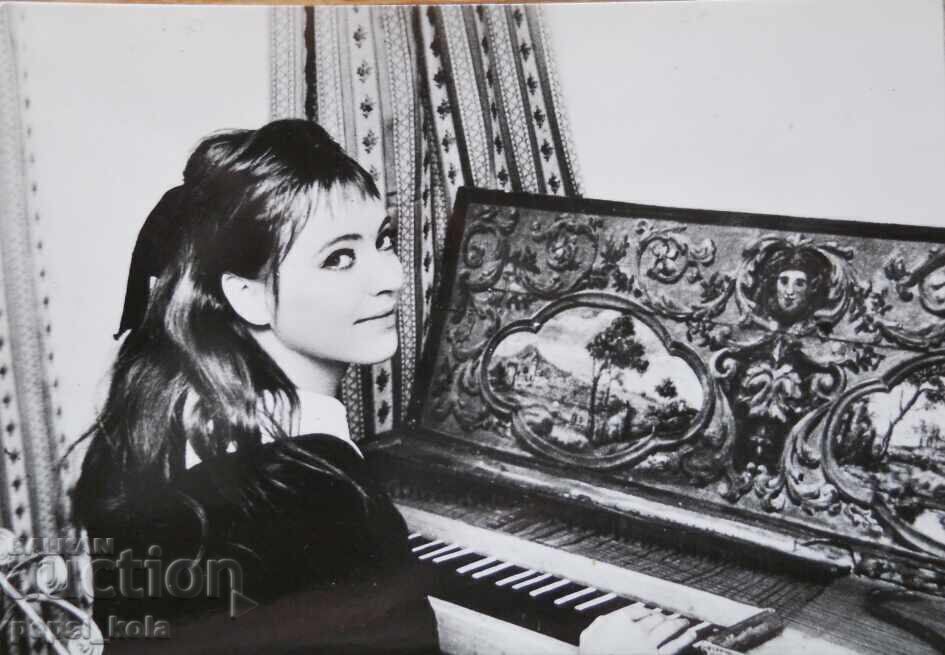 Μικρή παλιά καρτ ποστάλ - Άννα Καρίνα