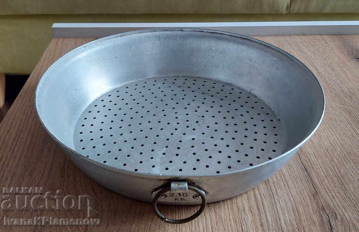 Oală retro aluminiu pentru colecționari, excelentă cu preț € 10.00 | 19.56 BGN Oală retro aluminiu pentru colecționari, excelentă cu preț € 10.00 | 19.56 BGN