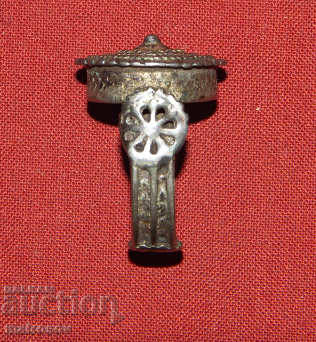 Delivery of Old traditional silver ladies ring