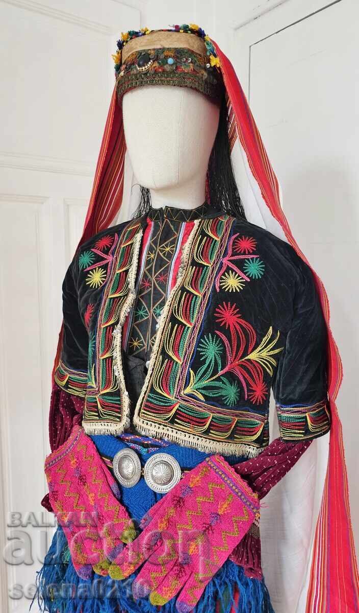 Costum popular autentic pomac cu toate părțile cu preț € 1073.71 | 2099.99 BGN Costum popular autentic pomac cu toate părțile cu preț € 1073.71 | 2099.99 BGN