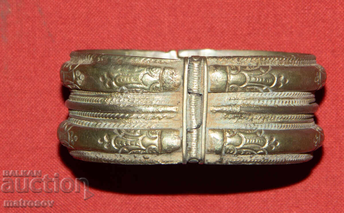 Licitație Brățară veche tradițională din argint