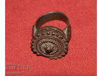 Vechi inel tradițional de bronz pentru femei