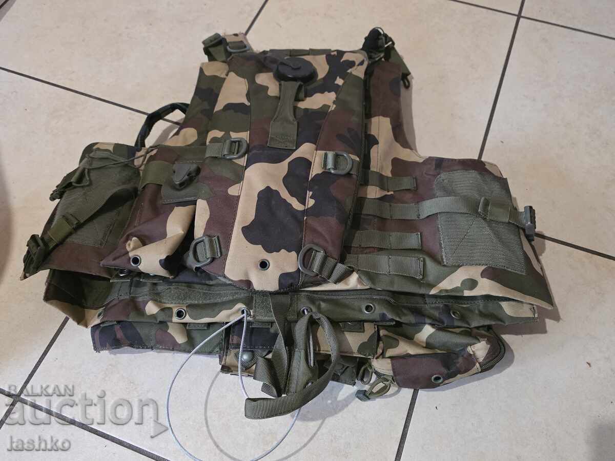 Тактическа жилетка с цена 89.99 лв. | € 46.01 Тактическа жилетка с цена 89.99 лв. | € 46.01