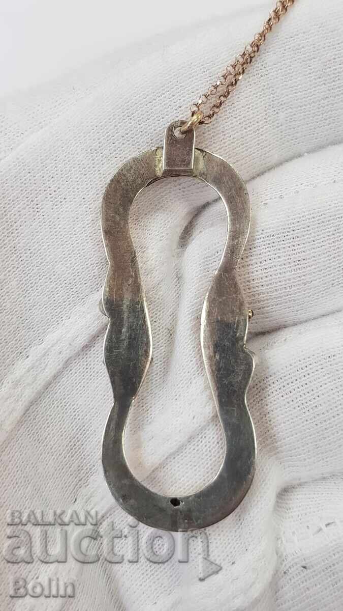 Παράδοση Σπάνιο ασημένιο επιχρυσωμένο μενταγιόν με γρανάτες 19ος αιώνας Victorian Era