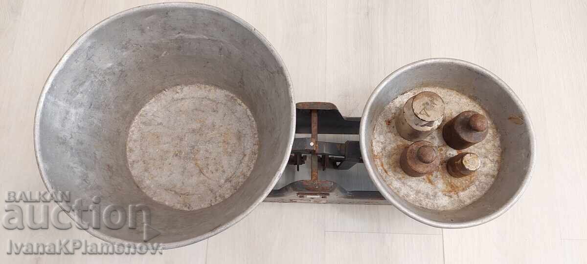 Cântar retro cu greutăți pentru cunoscători cu preț € 24.00 | 46.94 BGN