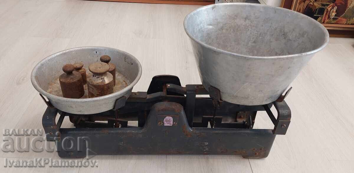 Licitație Cântar retro cu greutăți pentru cunoscători