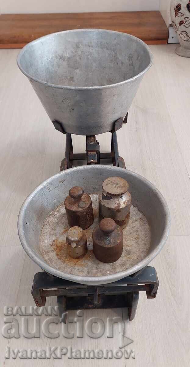 Livrarea Cântar retro cu greutăți pentru cunoscători
