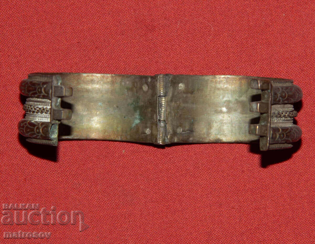 Доставка на Стара традиционна сребърна гривна накит