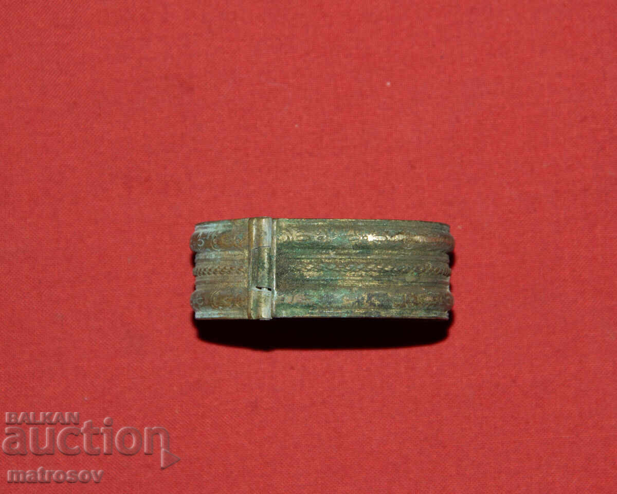 Παλαιό παραδοσιακό χάλκινο βραχιόλι κόσμημα με τιμή 190.00 BGN | € 97.15