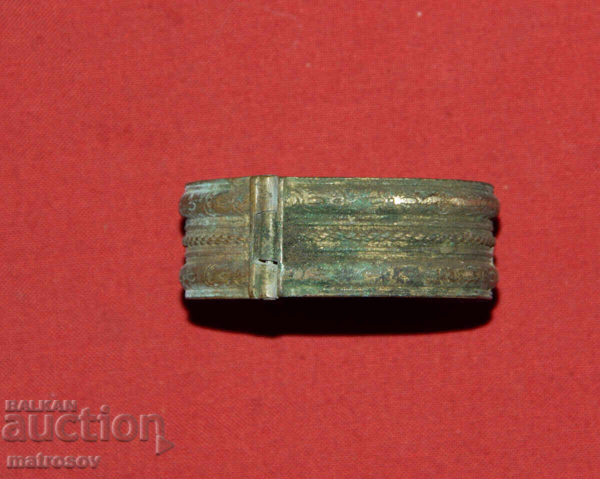 Παλαιό παραδοσιακό χάλκινο βραχιόλι κόσμημα