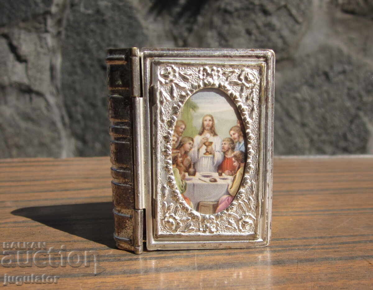 Αρχαίο θρησκευτικό κουτί με τον Ιησού Χριστό και κομποσκοίνι Αρχαίο θρησκευτικό κουτί με τον Ιησού Χριστό και κομποσκοίνι