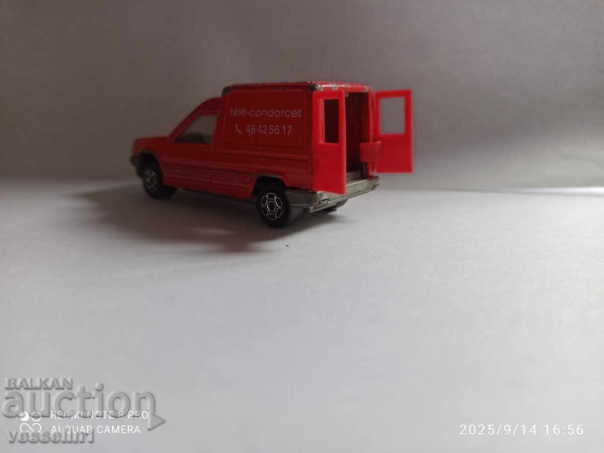 Παλιό παιδικό αυτοκινητάκι Renault express majorete 1/53 με τιμή € 7.00 | 13.69 BGN