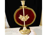 Sfeșnic de bronz cu decorație barocă, înalt de 26.5 cm