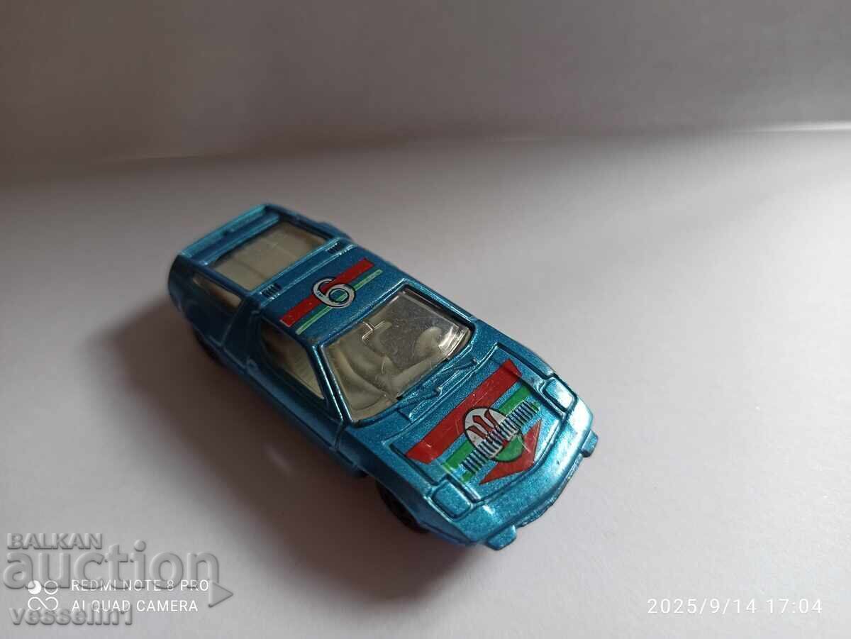 Mașinuță de jucărie veche Maserati Bora 1/64 cu preț € 10.00 | 19.56 BGN