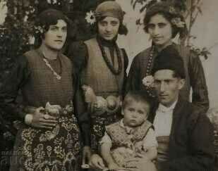 WEARING PAFTI MOTHER OF PEARL AMBER PHOTO KINGDOM OF BULGARIA with price 19.00 BGN | € 9.71 WEARING PAFTI MOTHER OF PEARL AMBER PHOTO KINGDOM OF BULGARIA with price 19.00 BGN | € 9.71