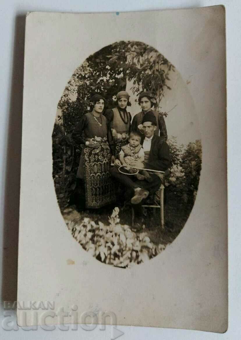 WEARING PAFTI MOTHER OF PEARL AMBER PHOTO KINGDOM OF BULGARIA WEARING PAFTI MOTHER OF PEARL AMBER PHOTO KINGDOM OF BULGARIA