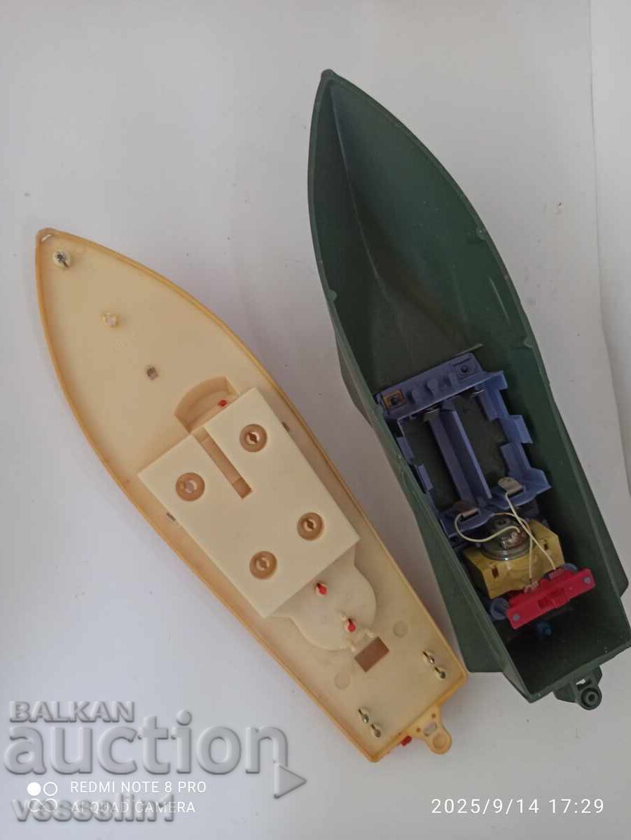 Δημοπρασία Παλιό ρωσικό σκάφος με μπαταρία, ο κινητήρας λειτουργεί Δημοπρασία Παλιό ρωσικό σκάφος με μπαταρία, ο κινητήρας λειτουργεί