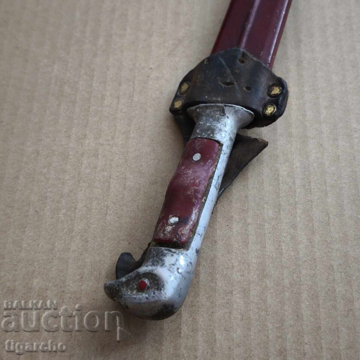 Ένα παλιό μαχαίρι με τιμή 45.00 BGN | € 23.01