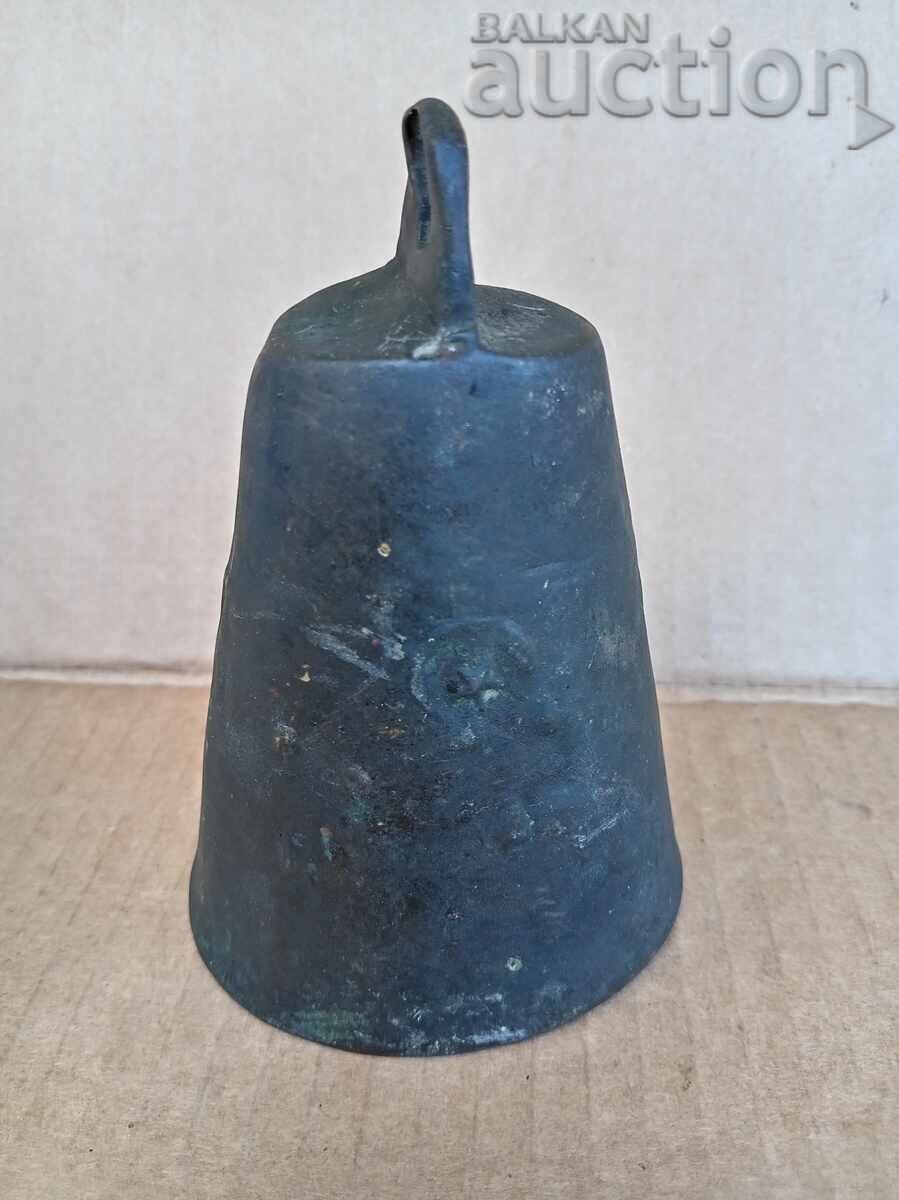 старинен бронзов възрожденски чан 19ти век с цена 171.00 лв. | € 87.43 старинен бронзов възрожденски чан 19ти век с цена 171.00 лв. | € 87.43