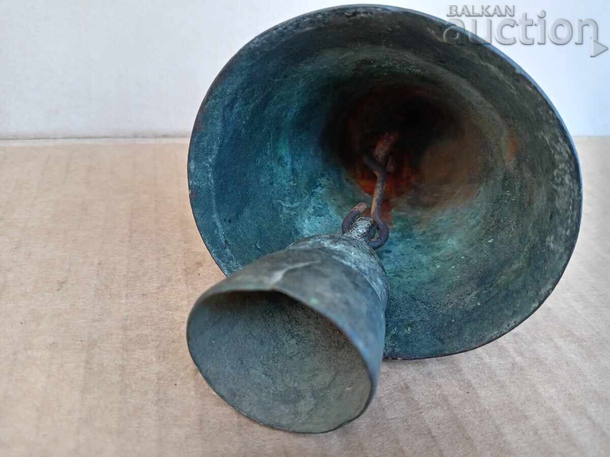 Доставка на старинен бронзов възрожденски чан 19ти век Доставка на старинен бронзов възрожденски чан 19ти век