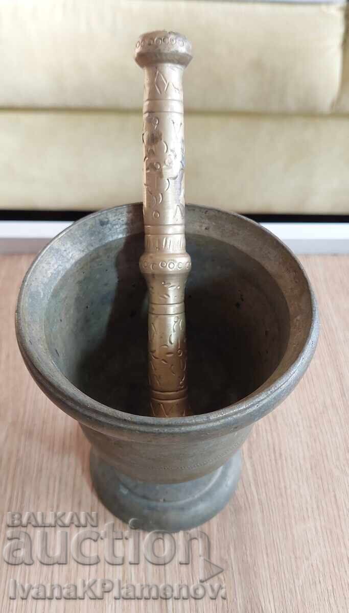 Delivery of Hammers with solid bronze handles for connoisseurs