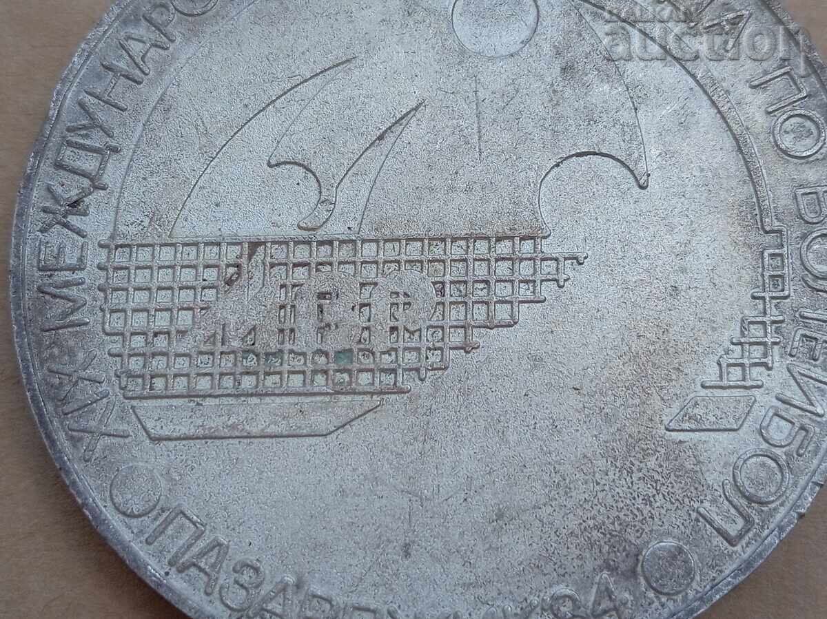 Delivery of MVR large sports medal volleyball plaque award 80s Delivery of MVR large sports medal volleyball plaque award 80s