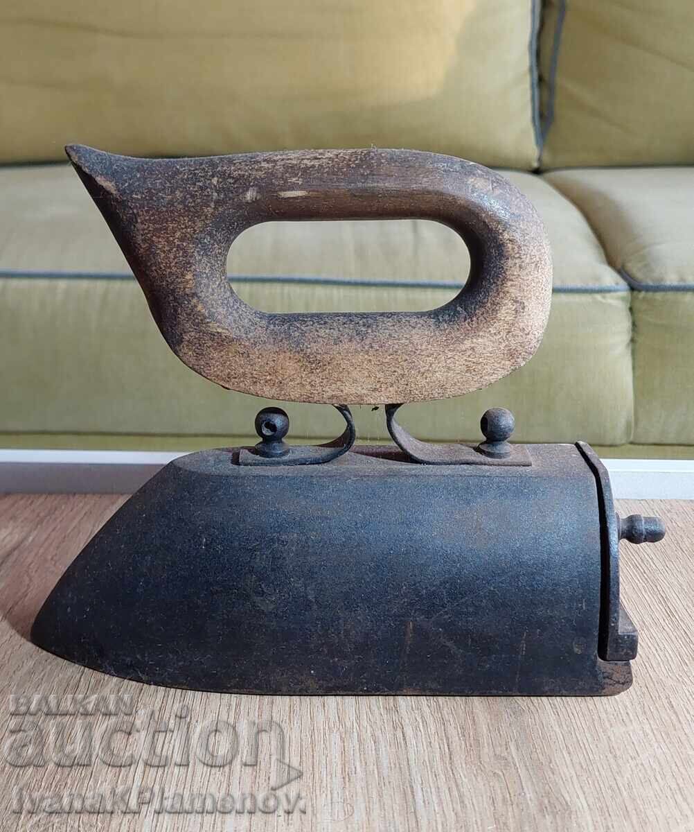 Fier de călcat vintage pentru colecționari