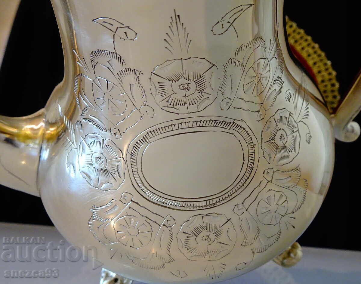 Auction  Bronze can 1 kg, engraved, baroque