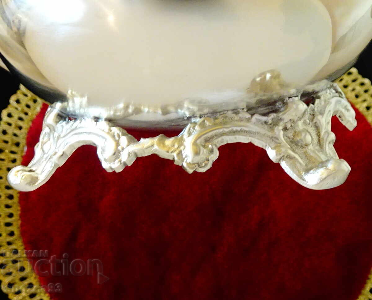 Delivery of Bronze can 1 kg, engraved, baroque