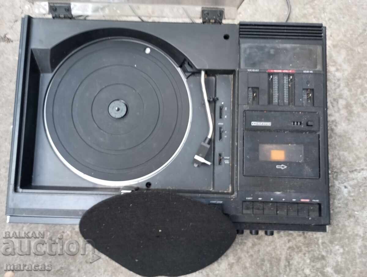 Παράδοση Παλιό ραδιόφωνο κασετόφωνο τύπου κομπίνα με πικάπ