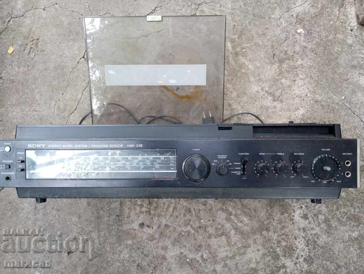 Παλιό ραδιόφωνο κασετόφωνο τύπου κομπίνα με πικάπ