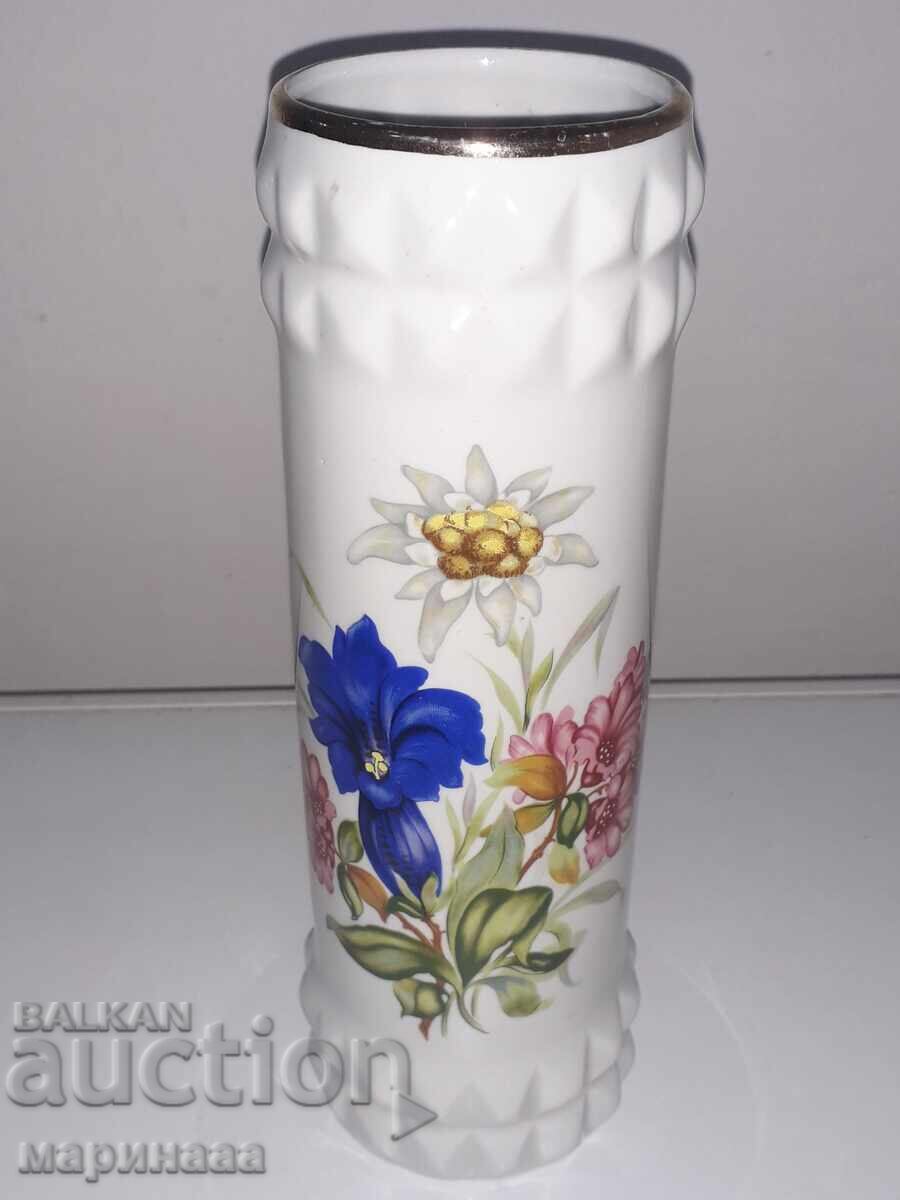 Auction  VASE. PORCELAIN