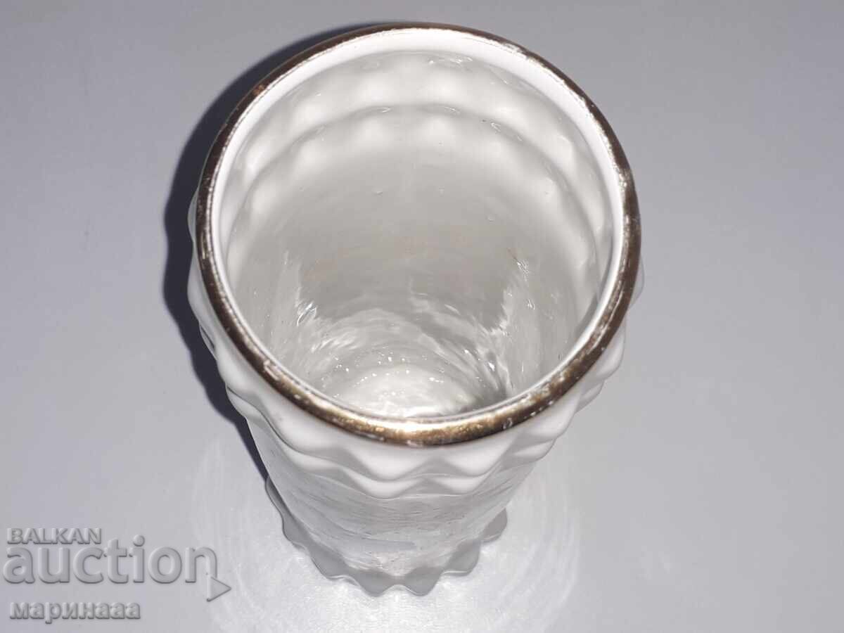 Delivery of VASE. PORCELAIN