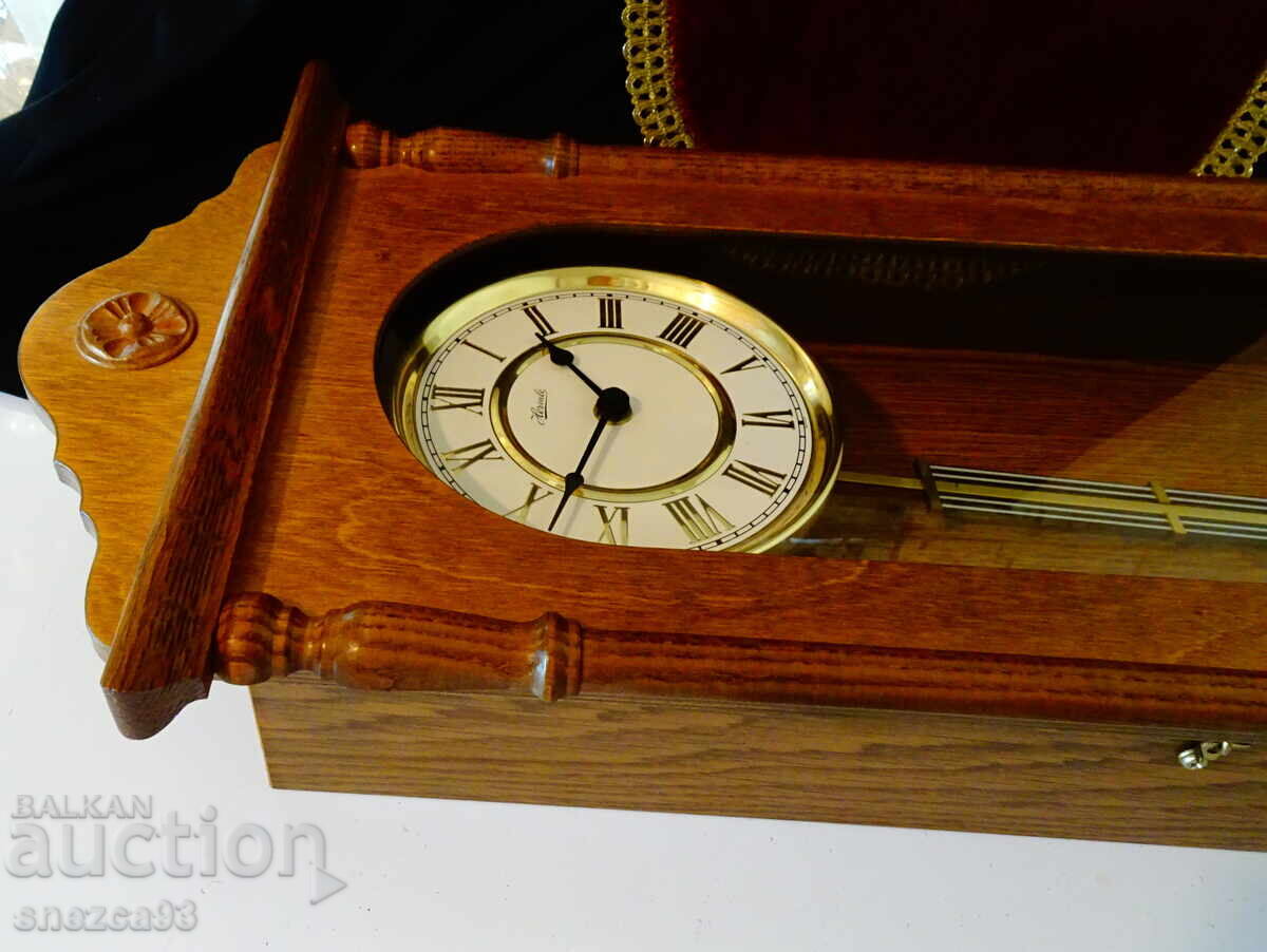 Немски стенен часовник с махало Hermle,перфектен. с цена 149.00 лв. | € 76.18 Немски стенен часовник с махало Hermle,перфектен. с цена 149.00 лв. | € 76.18