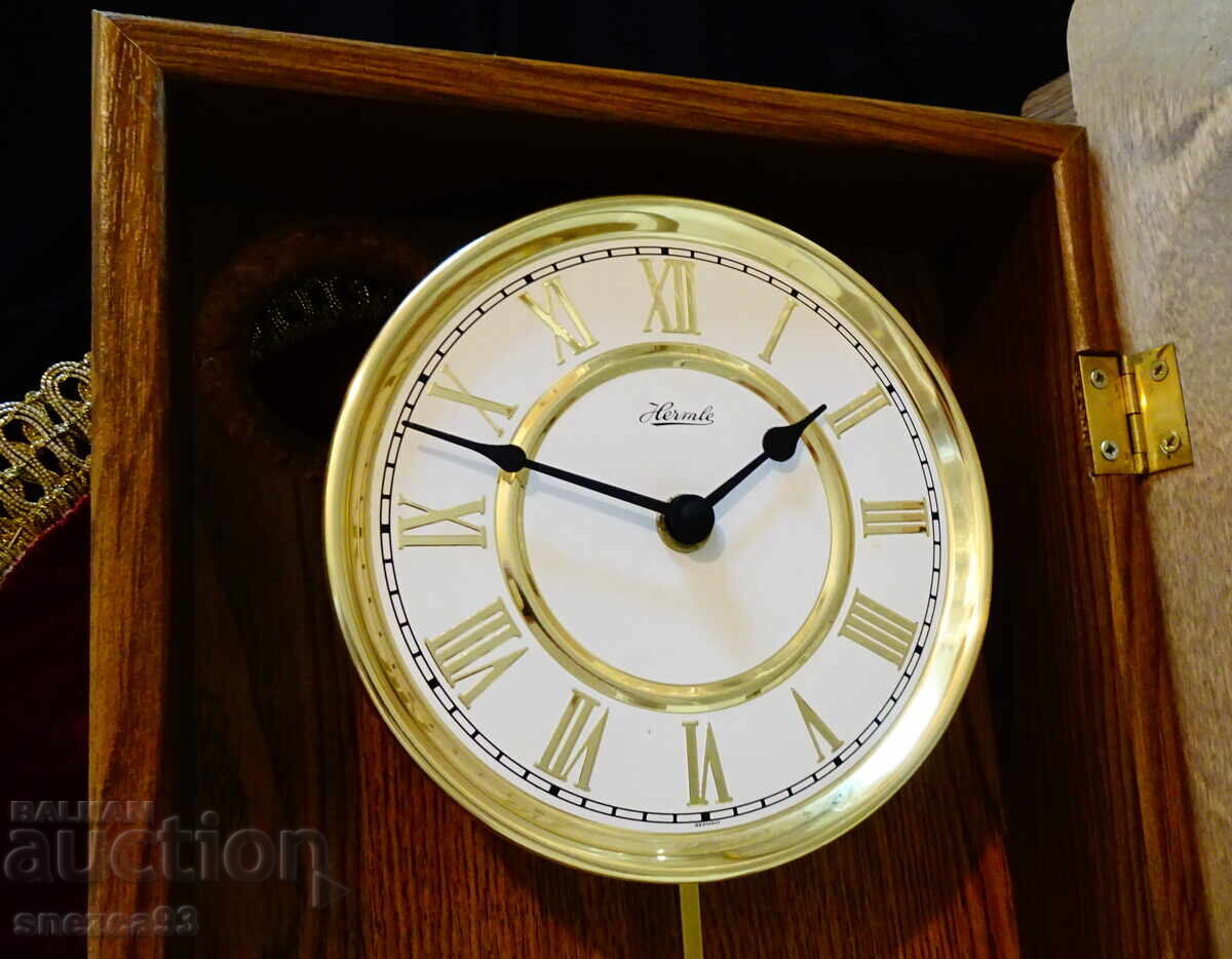 Доставка на Немски стенен часовник с махало Hermle,перфектен. Доставка на Немски стенен часовник с махало Hermle,перфектен.