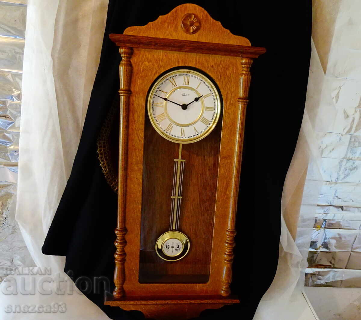 Немски стенен часовник с махало Hermle,перфектен. Немски стенен часовник с махало Hermle,перфектен.