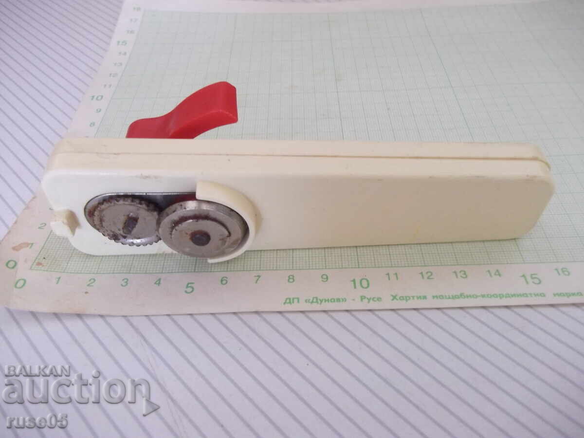 Deschizător de conserve "KONYHAMESTER" cu preț 10.00 BGN | € 5.11