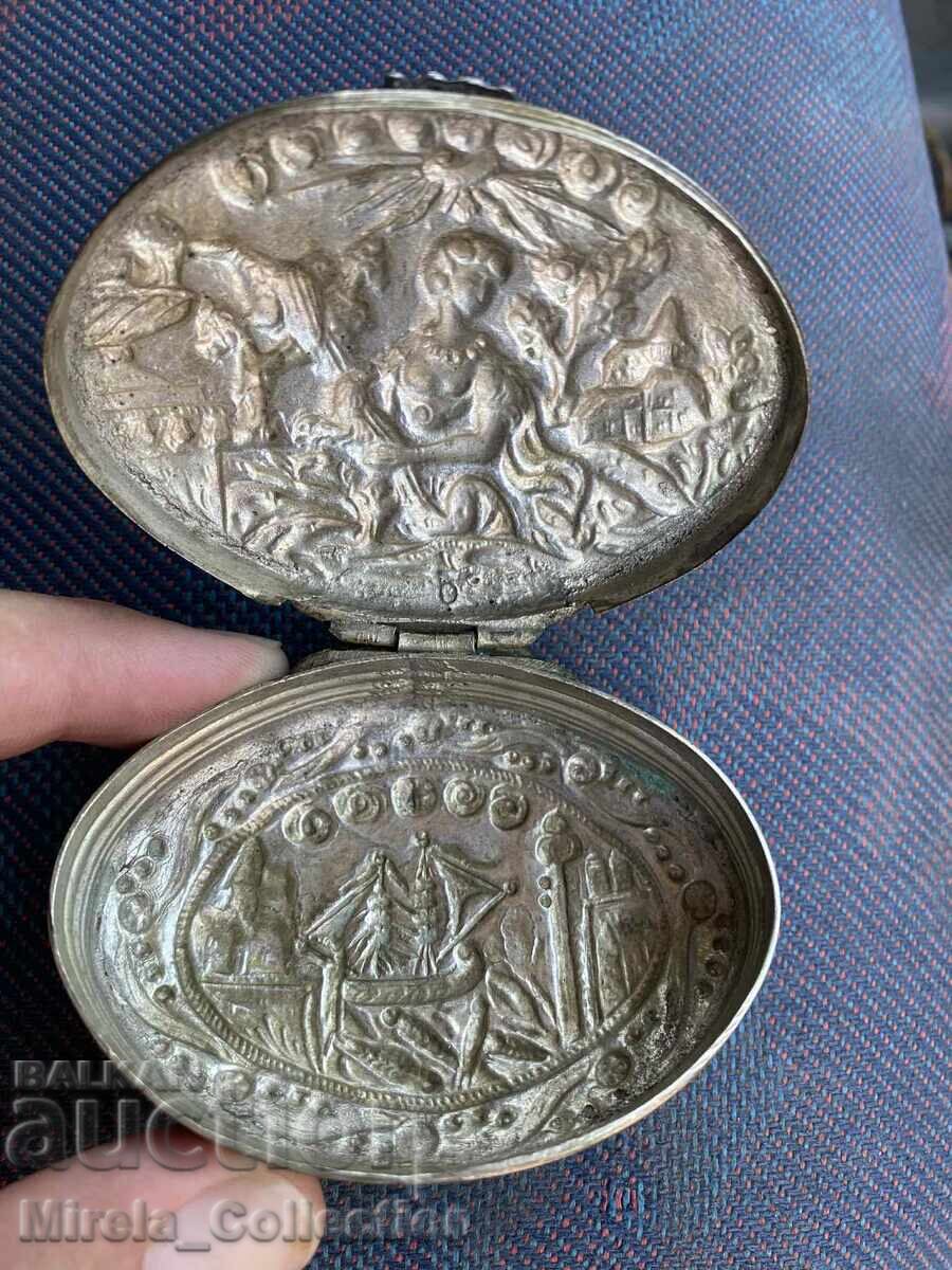 Παράδοση Σπάνιο βουλγαρικό ασημένιο κουτί αντικειμένων της Αναγέννησης για σνιφ Παράδοση Σπάνιο βουλγαρικό ασημένιο κουτί αντικειμένων της Αναγέννησης για σνιφ