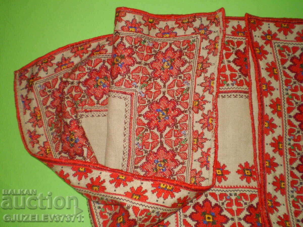 Παράδοση Vintage χειροποίητη κεντημένη λινή τραπεζομάντηλα: Κόκκινο κέντημα Παράδοση Vintage χειροποίητη κεντημένη λινή τραπεζομάντηλα: Κόκκινο κέντημα