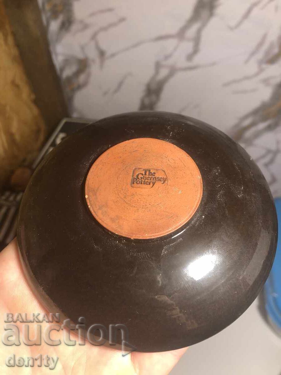 керамична чиния от Гърнзи с цена 18.00 лв. | € 9.20