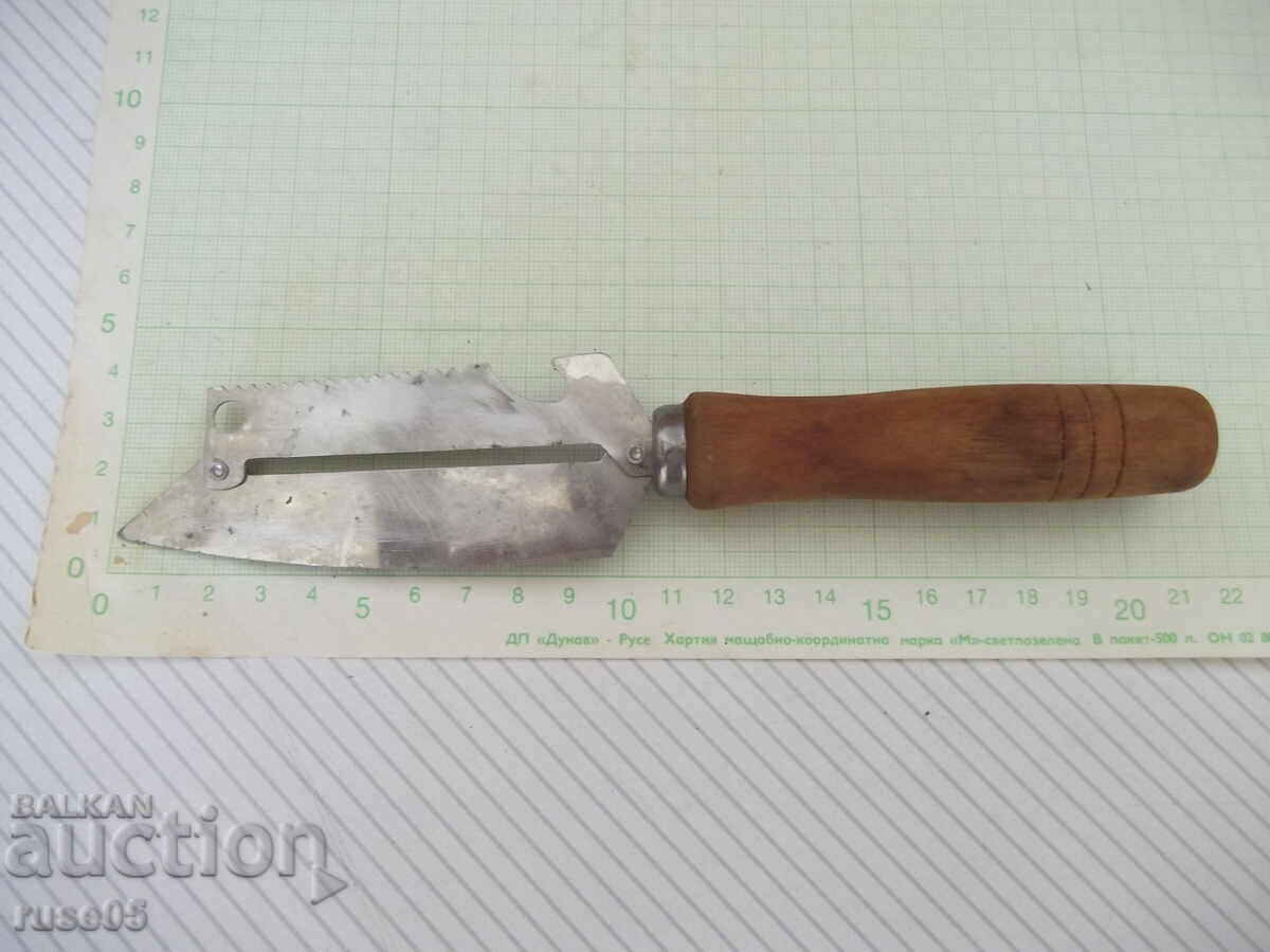 Cuțit din epoca socialistă pentru curățat pește - 2 cu preț 5.00 BGN | € 2.56 Cuțit din epoca socialistă pentru curățat pește - 2 cu preț 5.00 BGN | € 2.56