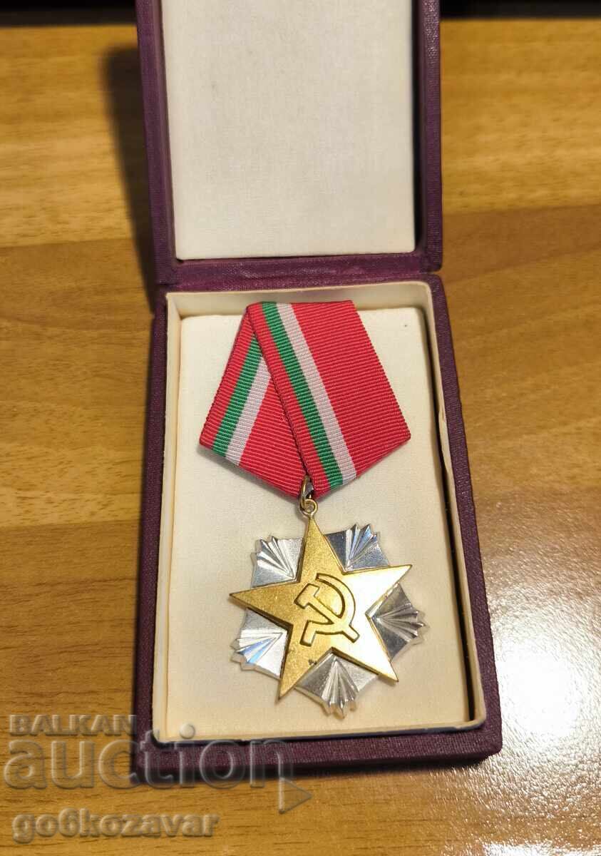 ΠΑΡΑΓΓΕΛΙΑ ΕΡΓΑΣΙΑΣ ΑΣΗΜΕΝΙΑ ΜΕ ΚΟΥΤΙ