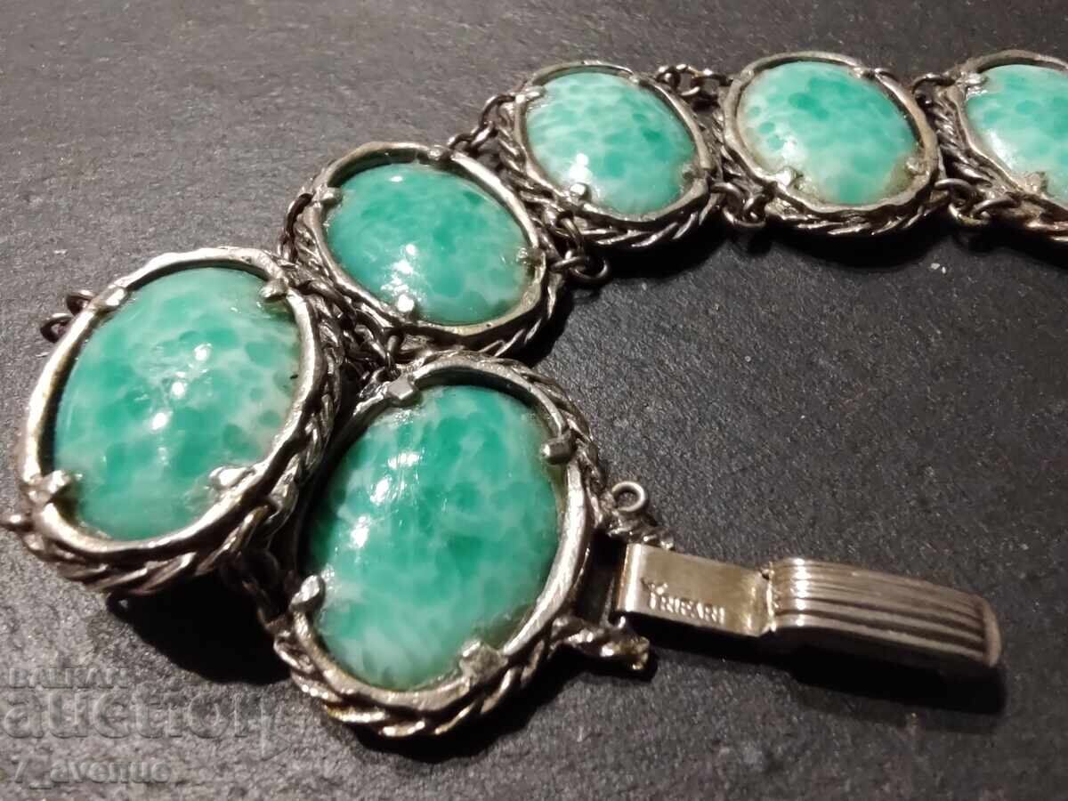 Trifari necklace, very effective, stamp 15.09.25 with price 199.00 BGN | € 101.75 Trifari necklace, very effective, stamp 15.09.25 with price 199.00 BGN | € 101.75